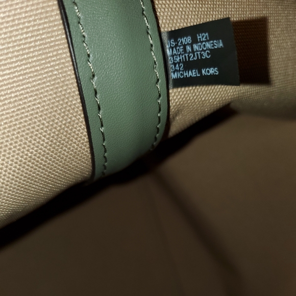 AUTHENTIC Michael Kors tote purse💖  💖 - Picture 7 of 9